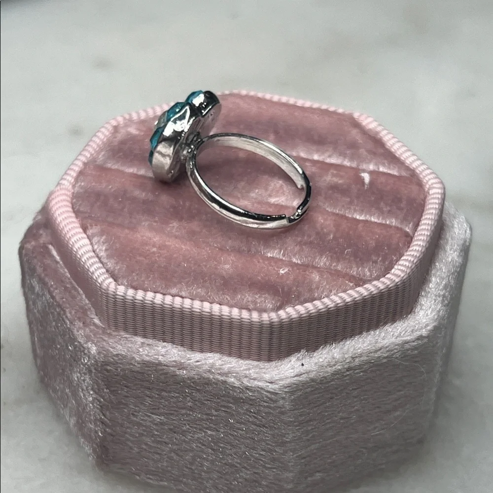 Elegant Silver and Blue Heart Ring